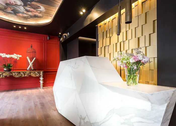 オテル ラ コムテーズ 4*