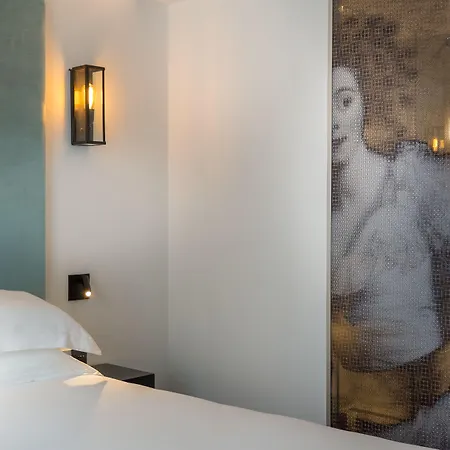 لا كومتيس باريس