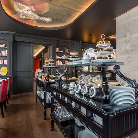 لا كومتيس 4* باريس