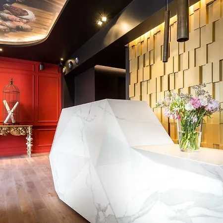 لا كومتيس 4*