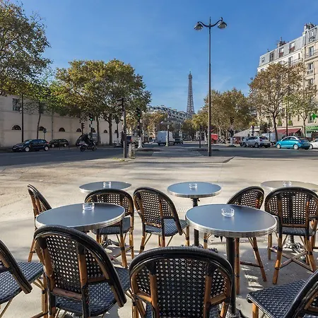 لا كومتيس 4* باريس